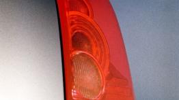 Nissan Primera - prawy tylny reflektor - wyłączony
