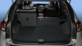 Lexus RX 350 F Sport - tylna kanapa złożona, widok z bagażnika