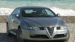 Alfa Romeo GT - przód - reflektory wyłączone