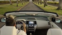 Nissan Murano CrossCabriolet - widok ogólny wnętrza z przodu