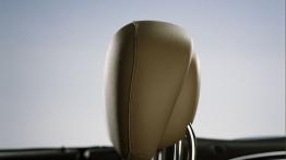 Mercedes Klasa CLK Cabriolet - zagłówek na fotelu kierowcy, widok z przodu