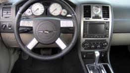 Chrysler 300C Touring SRT8 - kokpit
