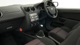 Ford Fiesta - widok ogólny wnętrza z przodu