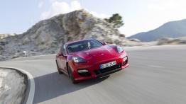 Porsche Panamera GTS - widok z przodu