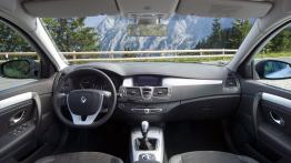 Renault Laguna III Grand Tour - widok ogólny wnętrza z przodu