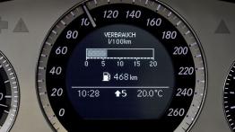Mercedes Klasa C BlueEFFICIENCY - prędkościomierz