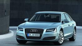 Audi A8 Hybrid - przód - reflektory włączone