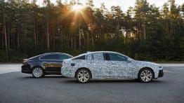 Nowy Opel Insignia jeszcze w kamuflażu