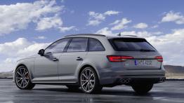 Audi S4 idzie w ślady swoich większych braci i zaprzecza obecnym trendom