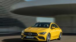 Ponad 300 KM w małym coupe Mercedesa