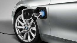BMW 330e - oszczędności, co niemiara