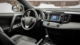 Hybrydowa Toyota RAV4 wjeżdża do Polski