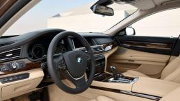 BMW planuje bazowy model 720i dla oszczędnych