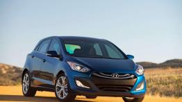 Hyundai Elantra GT z nowym silnikiem i światłami