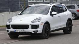 Porsche Cayenne po liftingu na zdjęciach szpiegowskich