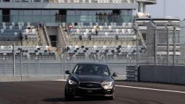 Sebastian Vettel pokonał okrążenie toru w Sochi - Infiniti Q50