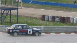 Dziennikarze – rajdowcy pod stadionem X-lecia