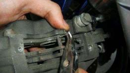 Wymiana klocków hamulcowych (na przykładzie Hayabusy)