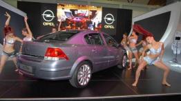 Astra III sedan z Gliwic