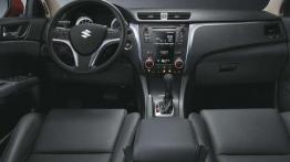 Pierwsza limuzyna Suzuki