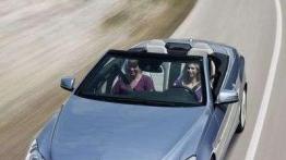 Mercedes E w miękkim kapeluszu