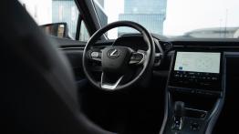 Lexus LBX E-Four Cool to wyjątkowe połączenie Mini i Toyoty. Ideał miejskiego premium