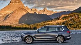 BMW X7 - lewy bok