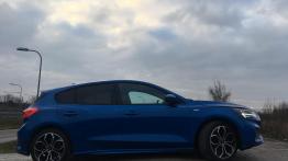Ford Focus 1.5 Ecoboost 182 KM ST Line - galeria redakcyjna - prawy bok