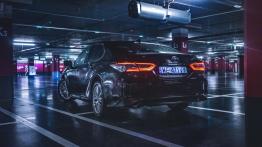 Toyota Camry 2.5 Hybrid Dynamic Force 218 KM- galeria redakcyjna - widok z tyłu
