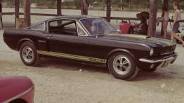 Ford Mustang - krótka historia sportowego Forda - prawy bok