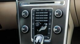 Volvo XC60 Facelifting 2.0 D4 181KM - galeria redakcyjna - konsola środkowa