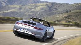 Porsche 911 (991) Carrera 4 GTS Cabriolet - widok z tyłu