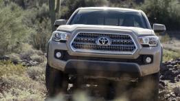 Toyota Tacoma II Facelifting TRD Off-Road Access Cab (2016) - widok z przodu