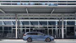 Toyota Auris II Touring Sports Facelifting Hybrid (2015) - prawy bok