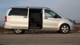 Mercedes Vito III Tourer 111 CDI - galeria redakcyjna - prawy bok - drzwi otwarte