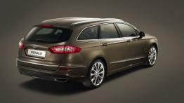 Ford Vignale Mondeo Kombi (2015) - tył - reflektory włączone