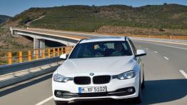 BMW 320d EfficientDynamics Touring Facelifting (2015) - widok z przodu