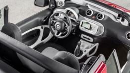 Smart Fortwo Cabrio (2016) - widok ogólny wnętrza z przodu