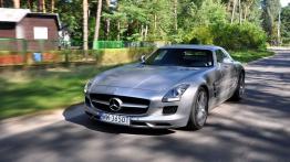 Mercedes SLS AMG Coupe 6.2 V8 571KM - galeria redakcyjna - widok z przodu