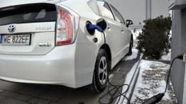 Toyota Prius IV Hatchback Facelifting  KM - galeria redakcyjna - tył - inne ujęcie