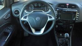 Lancia Delta III Hatchback 1.9 Twinturbo MultiJet 190KM - galeria redakcyjna - kokpit