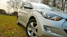 Hyundai Elantra V Sedan 1.6 D-CVVT MPI 132KM - galeria redakcyjna - prawy przedni reflektor - włączo