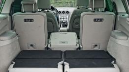 Peugeot 308 SW Facelifting 1.6 e-HDI FAP STT 112KM - galeria redakcyjna - tylna kanapa złożona, wido