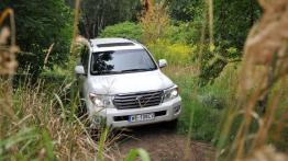 Toyota Land Cruiser V8 Terenowy Facelifting 4.6 VVT-i 318KM - galeria redakcyjna - widok z przodu