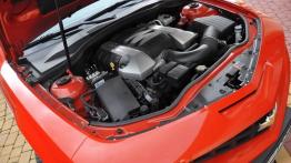 Chevrolet Camaro V Coupe 6.2L V8 405KM - galeria redakcyjna - maska otwarta