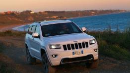 Jeep Grand Cherokee IV Facelifting (2014) Overland - widok z przodu