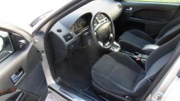Ford Mondeo III Sedan - galeria społeczności - widok ogólny wnętrza z przodu