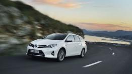Toyota Auris II Hybrid Touring Sports (2013) - widok z przodu