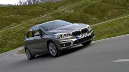 BMW 225i Active Tourer (2014) - widok z przodu