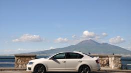 Skoda Octavia III RS i 4x4 - galeria redakcyjna - lewy bok